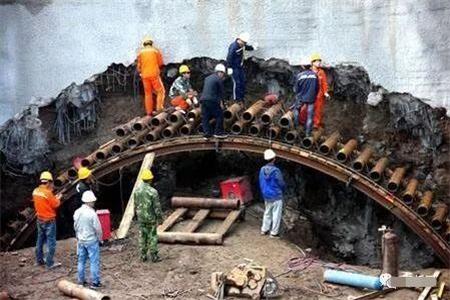 裕安隧道钢花管支护案例